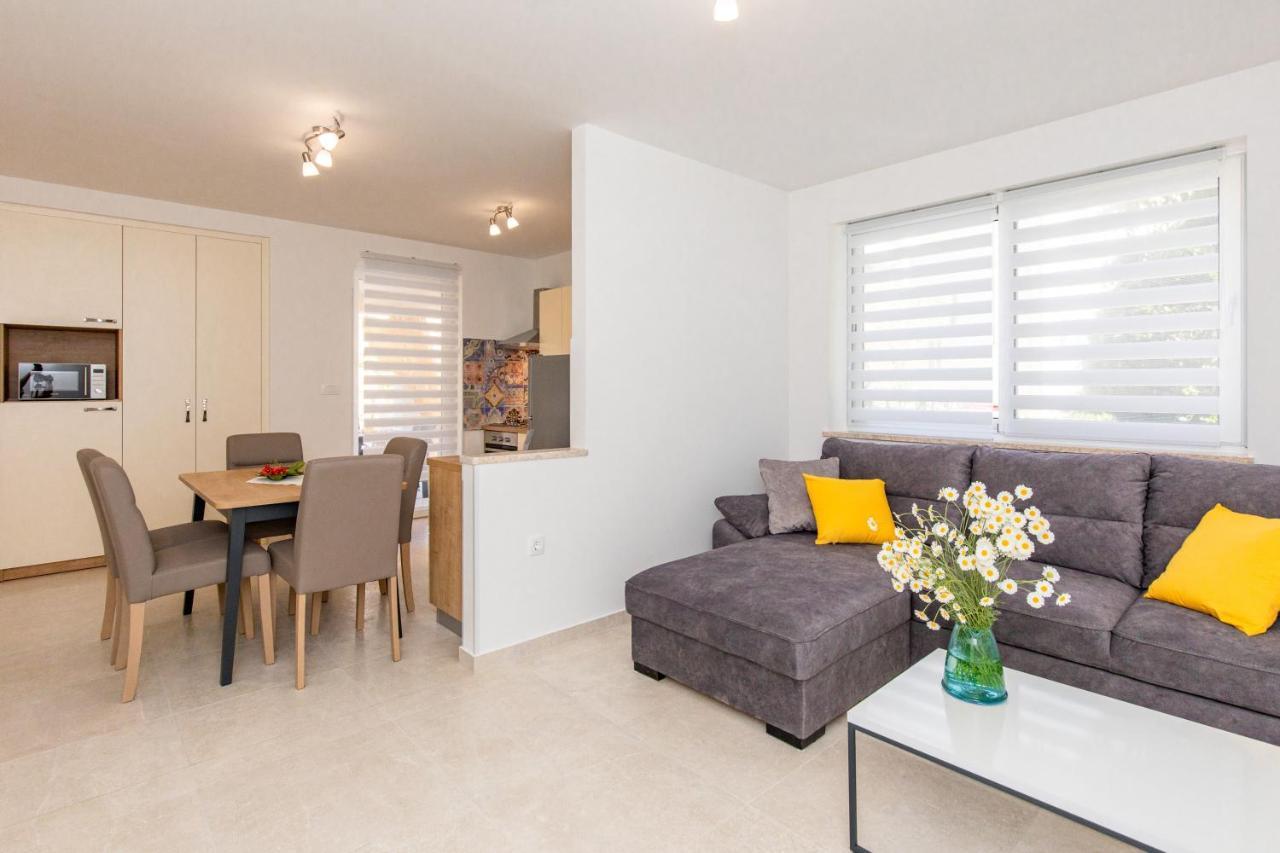 Apartman Ivona U Prizemlju Malinska Bagian luar foto