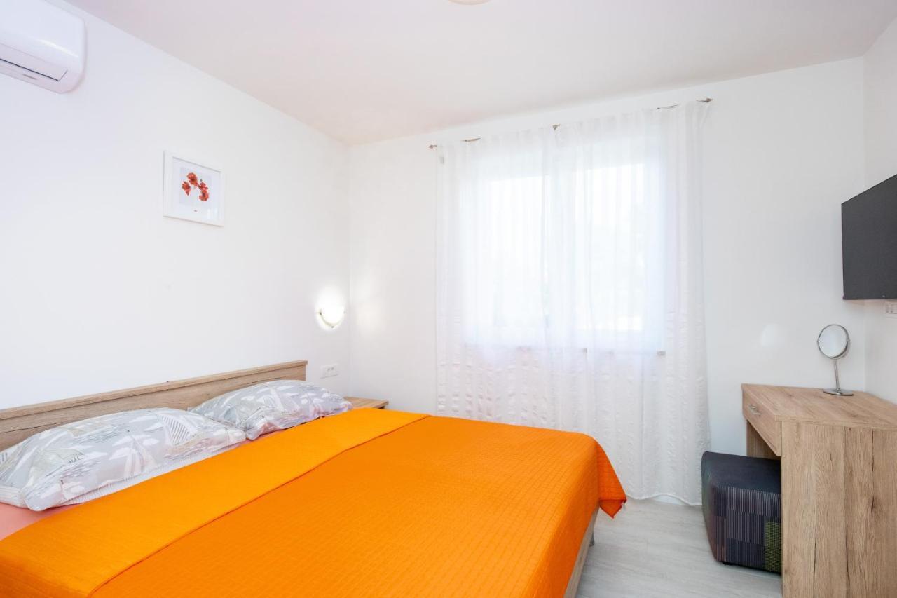 Apartman Ivona U Prizemlju Malinska Bagian luar foto