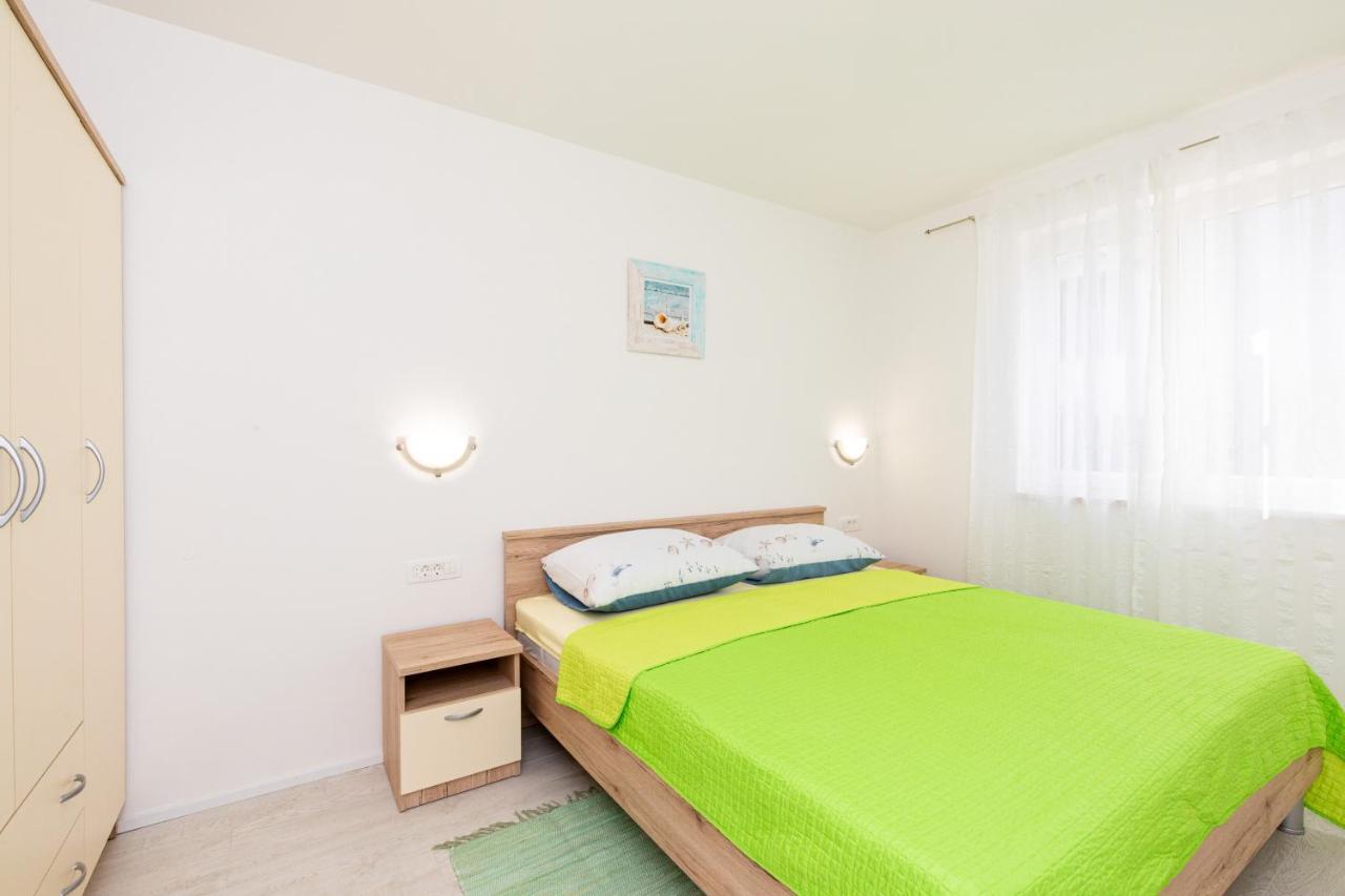 Apartman Ivona U Prizemlju Malinska Bagian luar foto