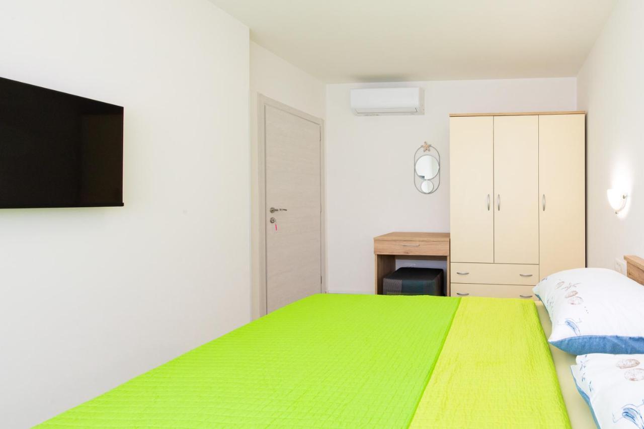 Apartman Ivona U Prizemlju Malinska Bagian luar foto